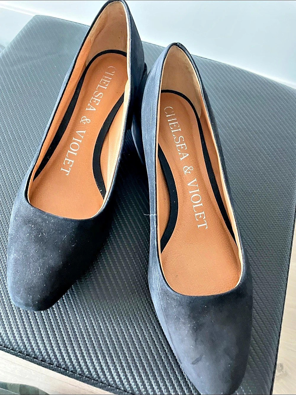 Chelsea & Violet Women's Black Block Heel Pumps US 7.5